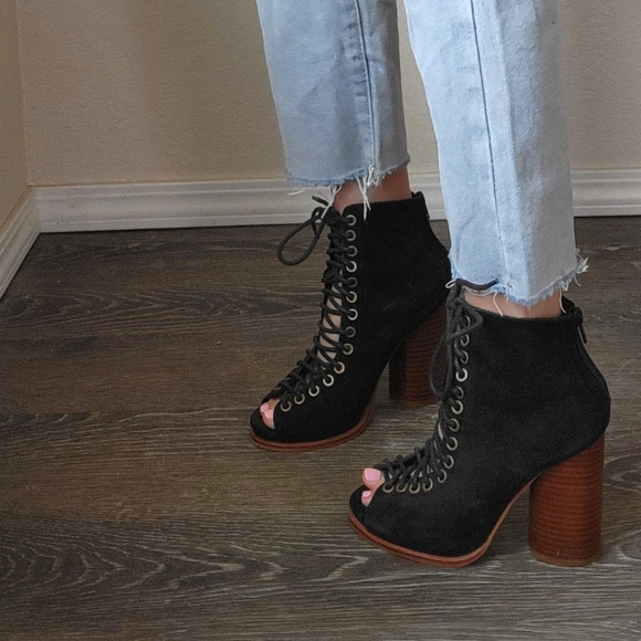 Urban Outfitters x Jeffrey Campbell booties - Picture 5 of 7